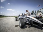 Extrémní Ariel Atom na letišti