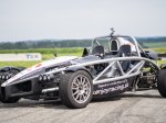Extrémní Ariel Atom na letišti
