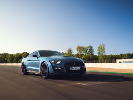 Autodrom Brno ve Fordu Mustang