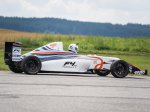 Pilotem formule na letišti Kámen